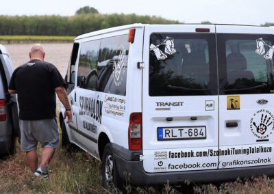 ricsi-kapin-bei-einer-raeumung-in-ungarn-auslandseinsatz-aufgenommen-vom-ungarischen-nachrichtendienst