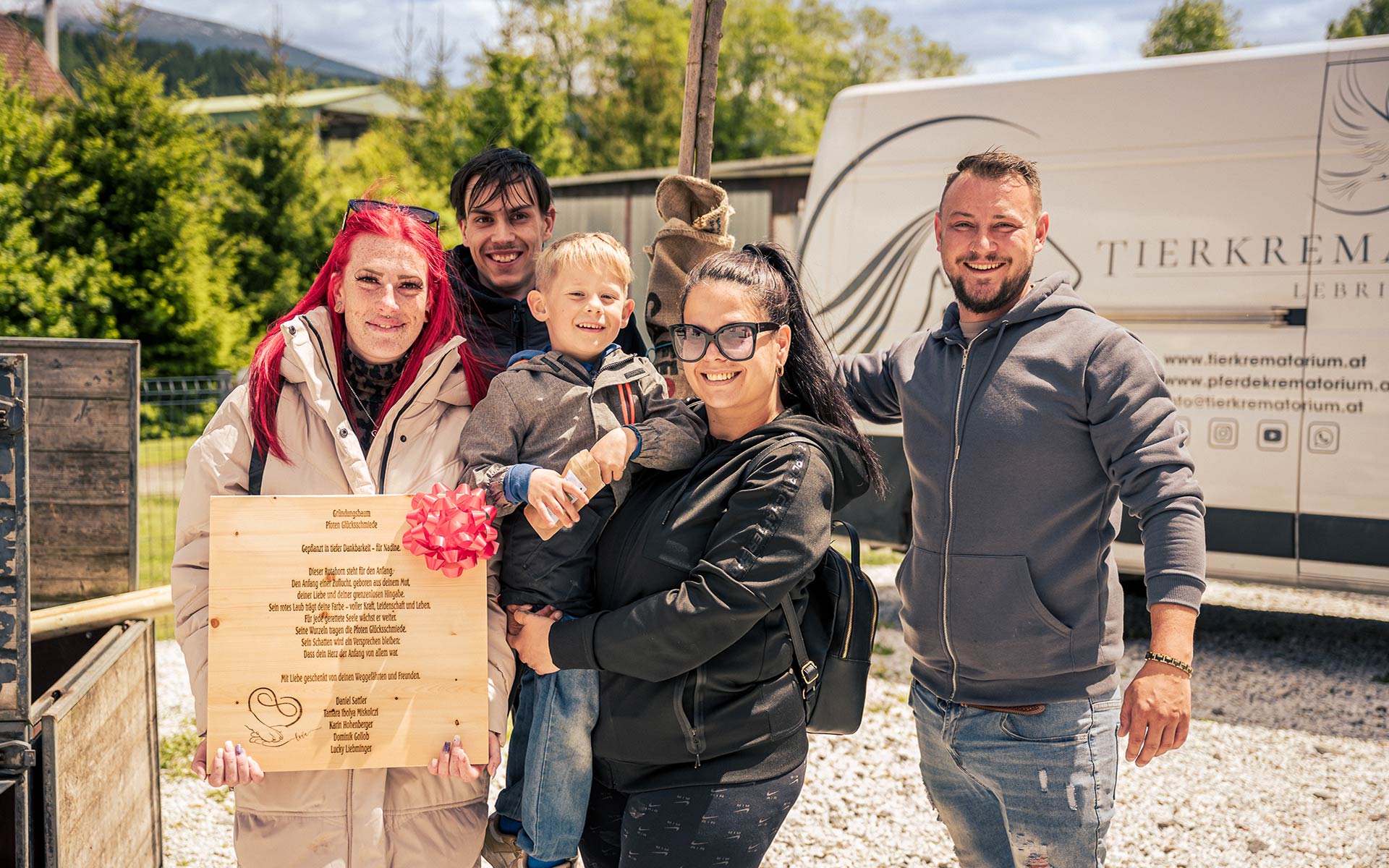 Tierschutzverein Pfoten Glücksschmiede Murtal – Startbild Titelbild des Tierschutzvereins Pfoten Glücksschmiede Murtal: Ein Hund blickt aufmerksam in die Kamera – fotografiert von Stefan Sattler (Bildermacher). Symbolbild für Tierliebe, Hoffnung und den aktiven Einsatz für Hunde in Not im Raum Obdach, Steiermark.